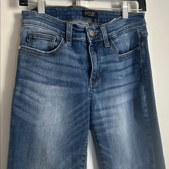 Judy Blue Relaxed Fit Skinny Jeans - Picture 4 of 8